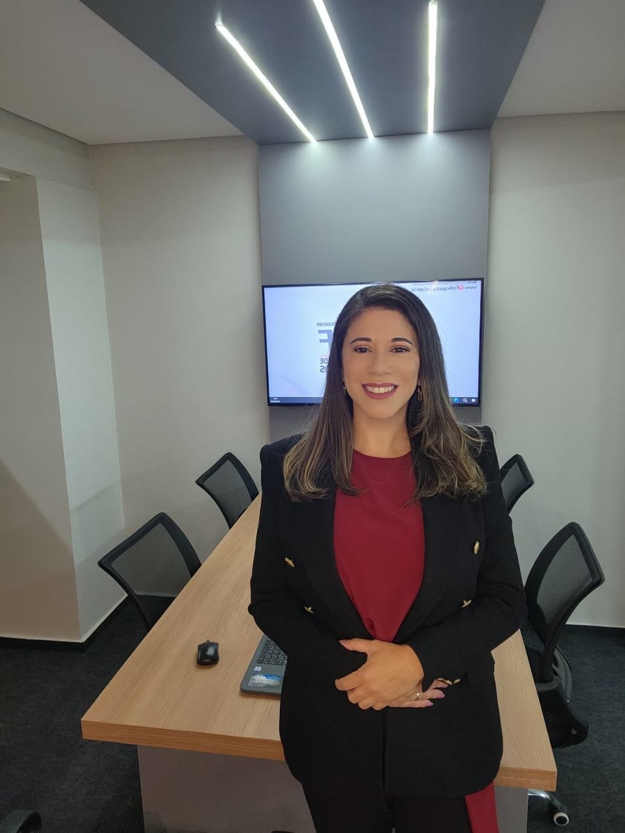 Dra. Ana Luisa de Carvalho Sanchez em seu escritório, G&F Advogados