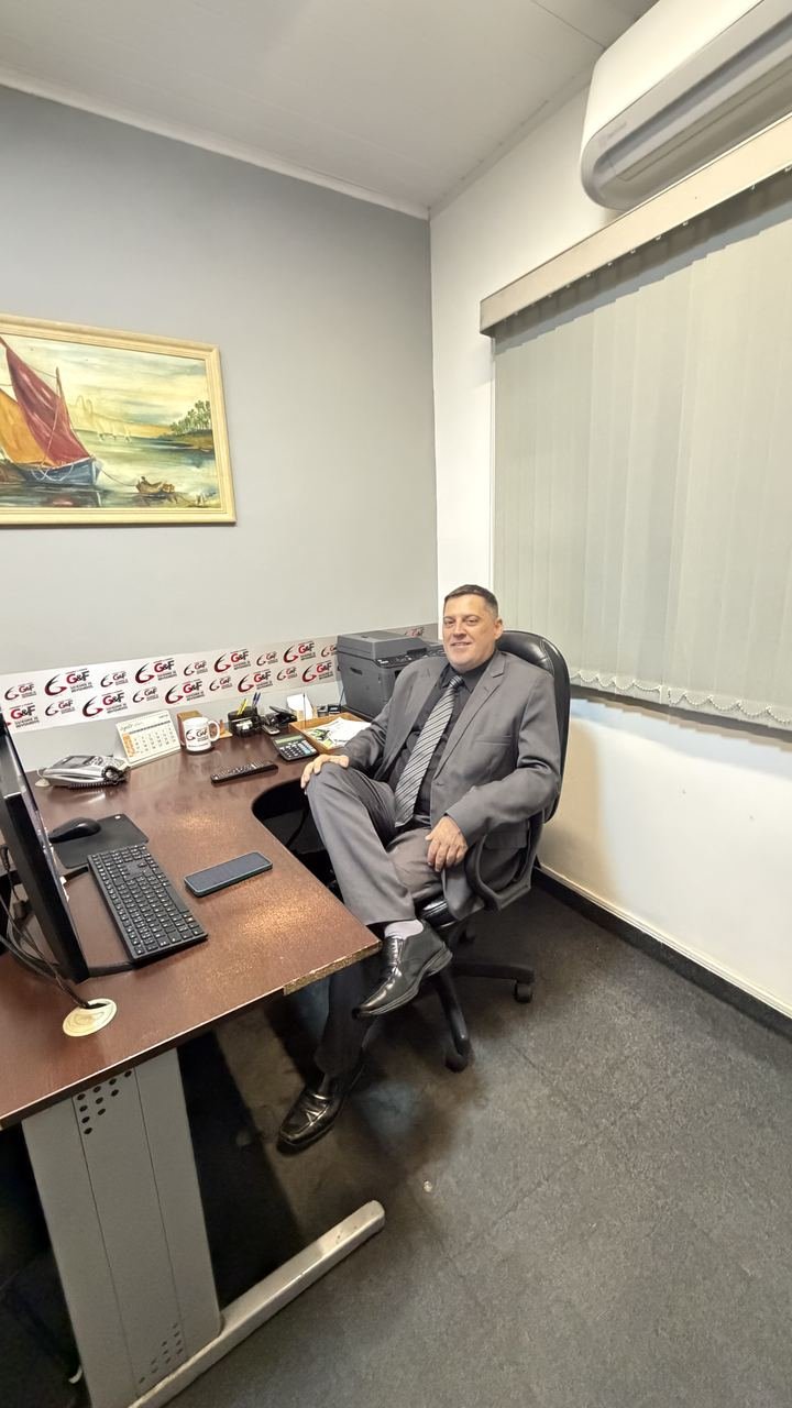 Dr. João Paulo V. Guimarães em seu escritório, G&F Advogados
